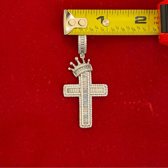 925 Sterling Silver White Gold Dipped Crown Cross Pendant CZ Iced Approx 10g - Picture 11 of 11